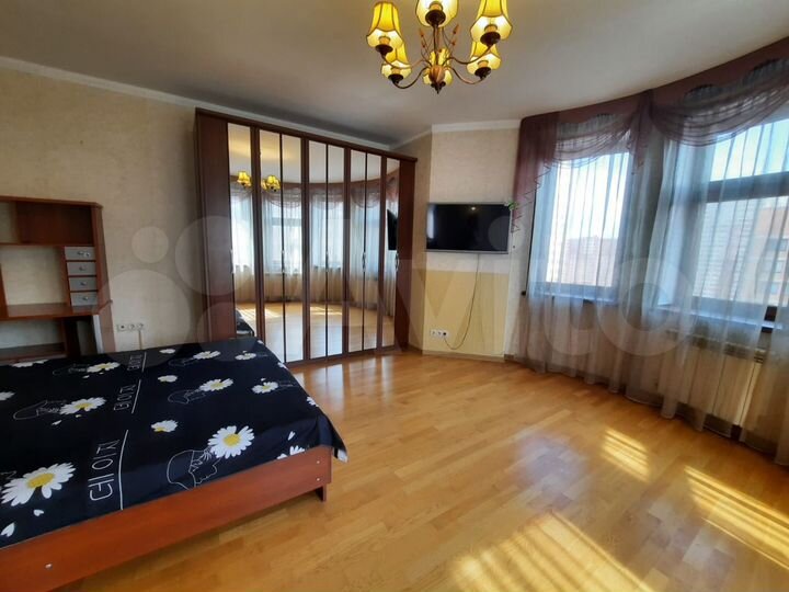 2-к. квартира, 70 м², 13/25 эт.