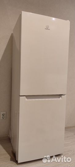 Продаю бу холодильник indesit