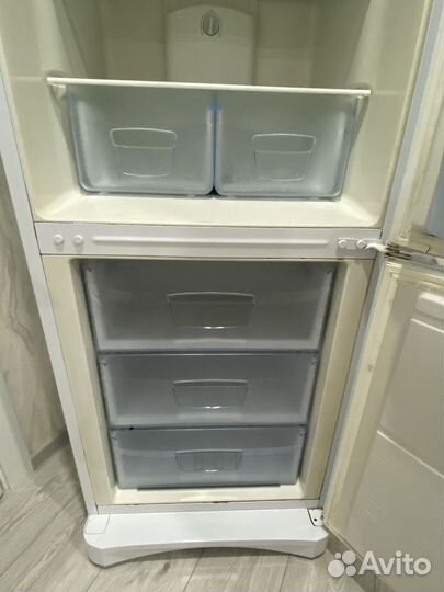 Холодильник indesit