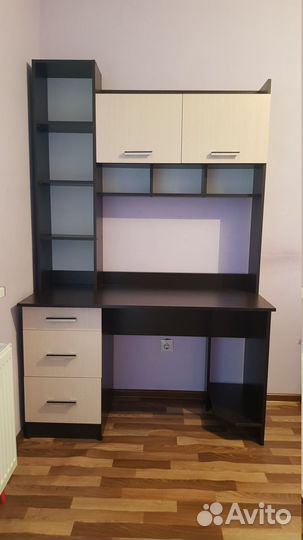 Письменно-компьютерный стол с надстройкой Новый