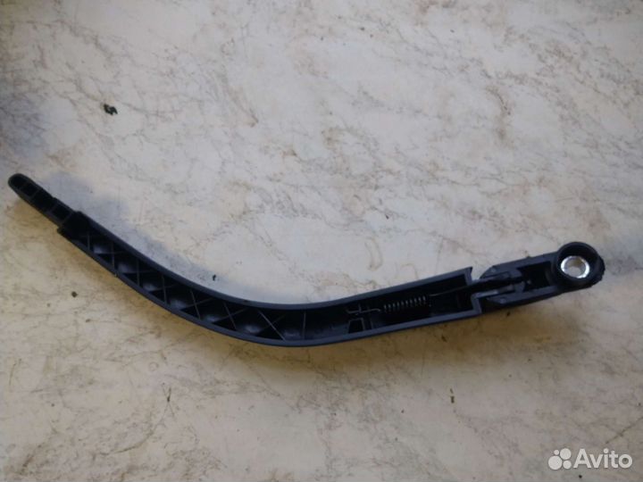 Поводок заднего дворника Лада Ларгус