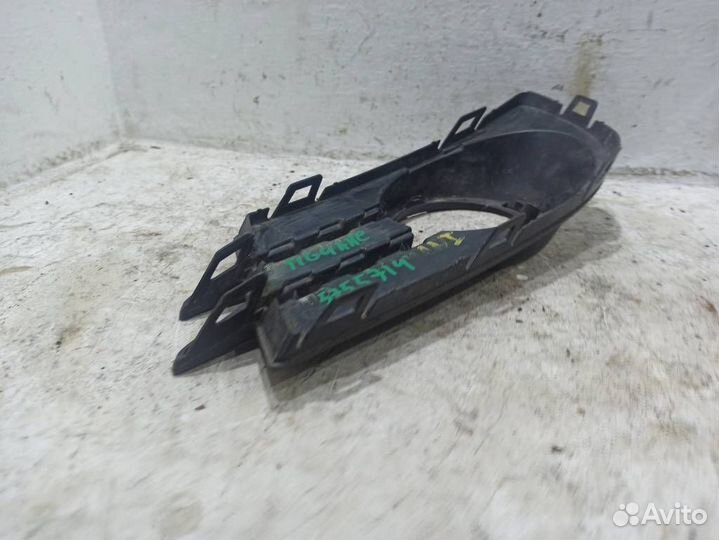 Накладка противотуманной фары правой