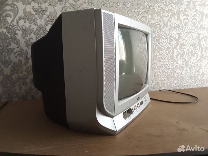 Телевизор бу JVC