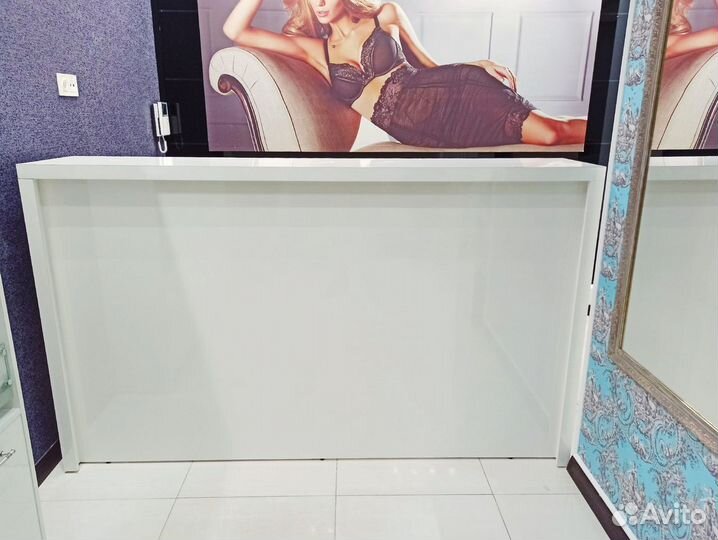 Ресепшен в магазин одежды или салон красоты