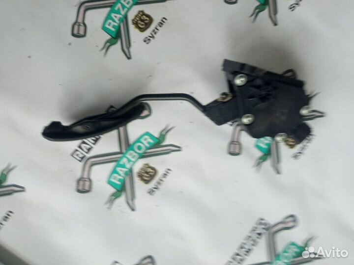 Педаль газа Toyota Camry 40