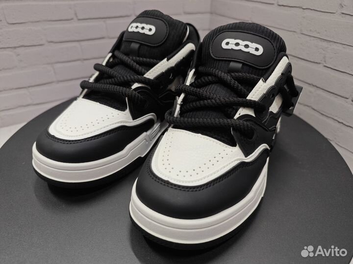 Бело-Черные кроссовки женские 38 размер 24,0 см