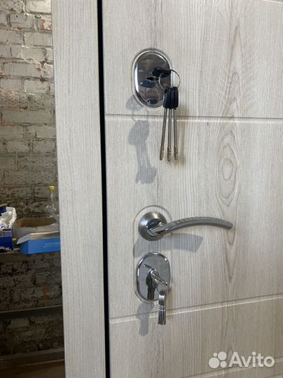 Дверь входная металлическая новая