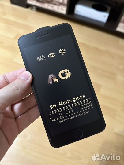 Чехол и защитное стекло на iPhone