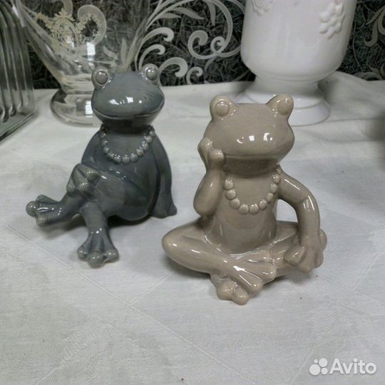 Статуэтка лягушка