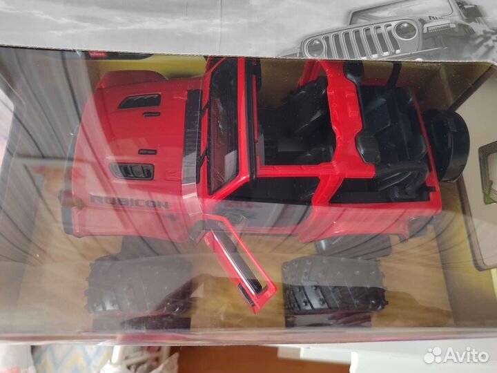 Продам новую машинку на радиоуправлении