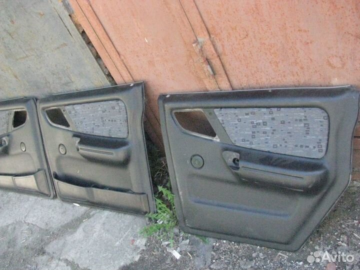 Газ 31105 Волга. Обшивки дверей