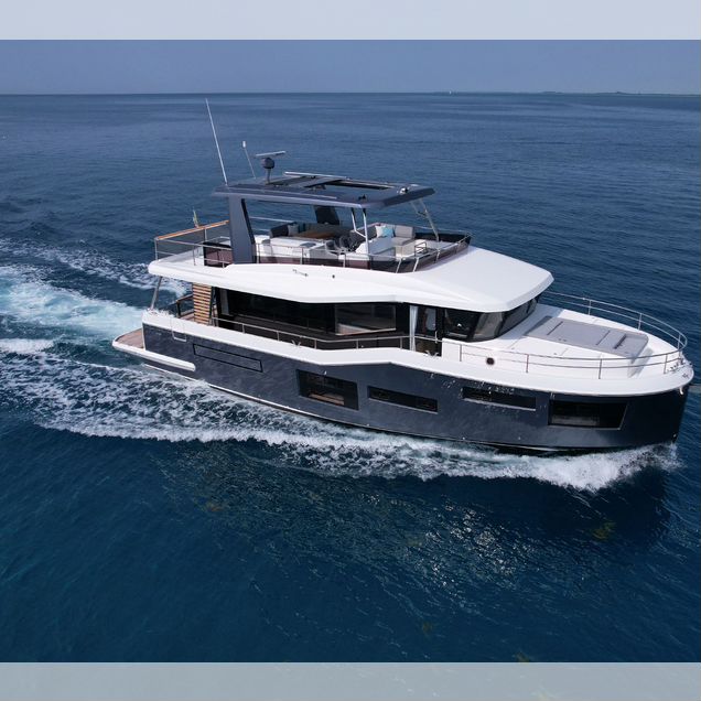 Моторная яхта Beneteau Grand Trawler 63