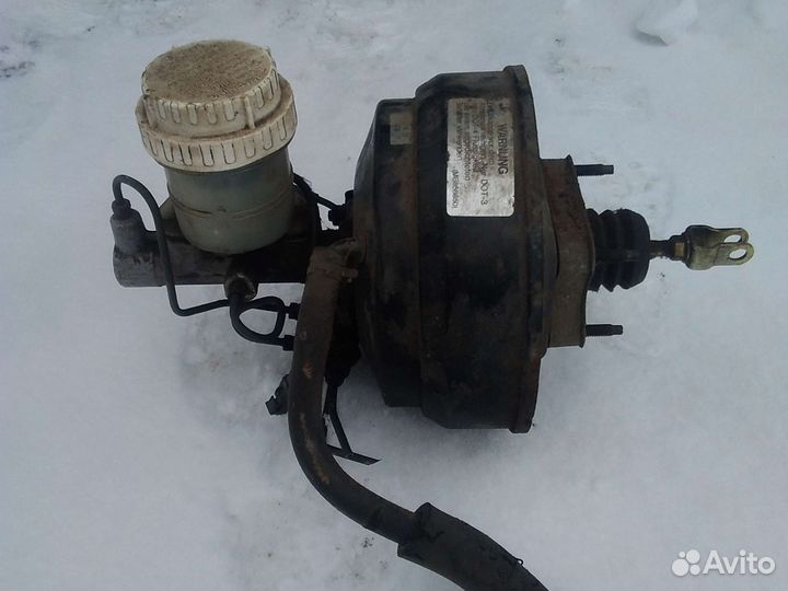 Вакуумник в сборе на Митсубиши Спэйс Раннер