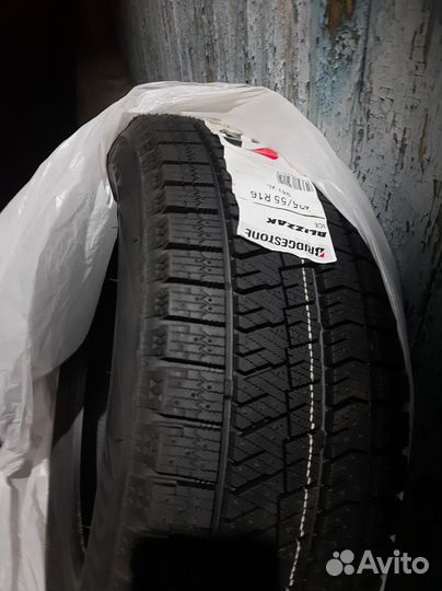 Bridgestone Blizzak Ice 205/55 R16