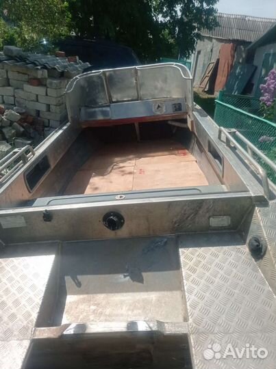 Моторная лодка