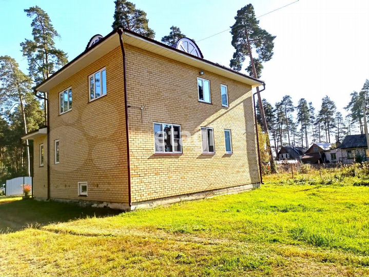 Дом 254 м² на участке 15 сот.