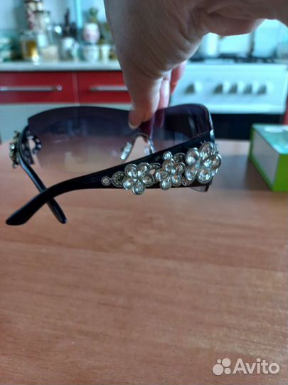 Солнцезащитные очки женские Италия