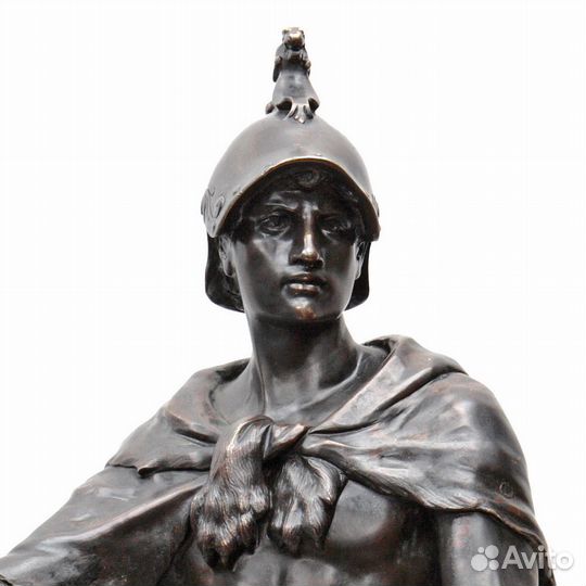 Антикварная скульптурная композиция воина с мечем