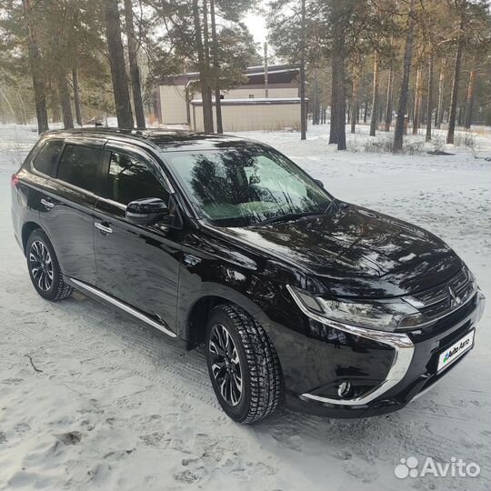 Mitsubishi Outlander 2.0 AT, 2015, 140 300 км