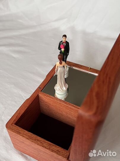 Музыкальная шкатулка с балериной из палисандра