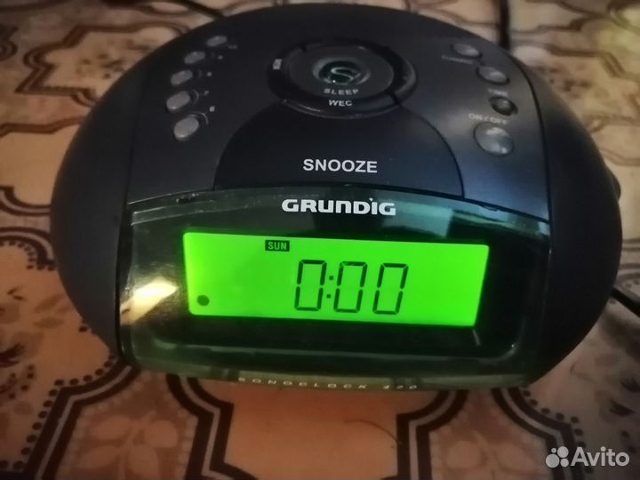 Радио с часами Grundig