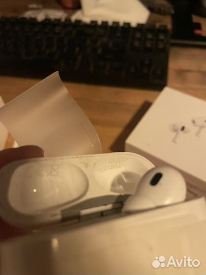 Кейс airpods pro 2 lightning и правый наушник