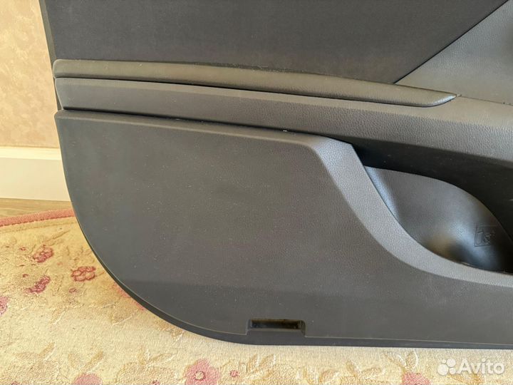 Обшивка двери Camry v70 задняя левая
