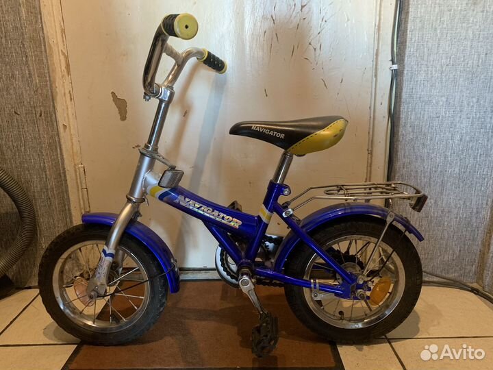 Детский велосипед с боковыми колесами
