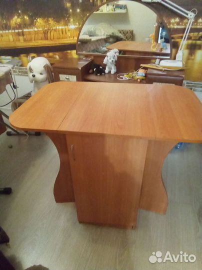Кухонный стол