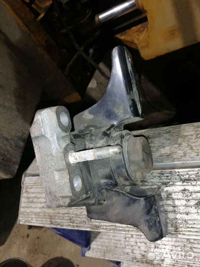 Подушка двигателя 1-NR