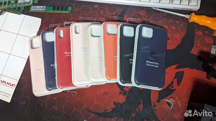 Оригинальные силиконовые чехлы на iPhone