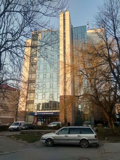 Здание, 7242 м²