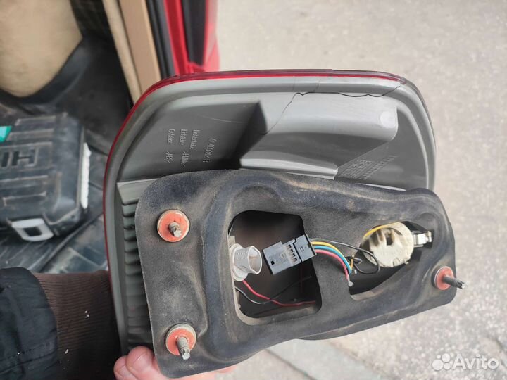 Задние правые фонари e83