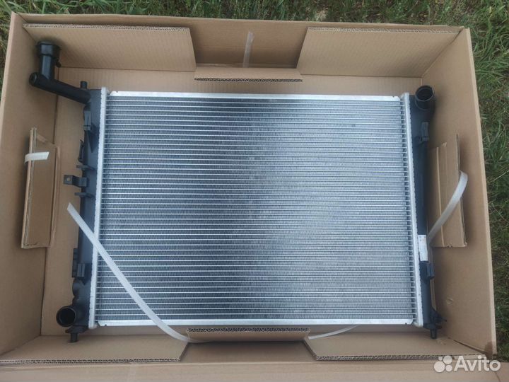 Радиатор охлаждения Kia Ceed 1