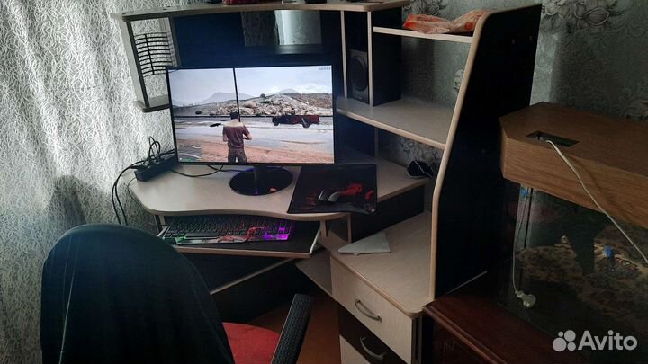 Компьютерный стол