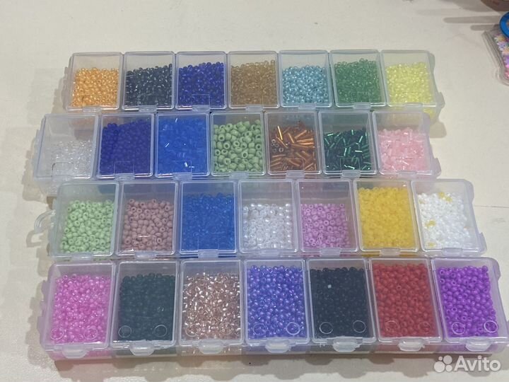 Бисер. 4 контейнера