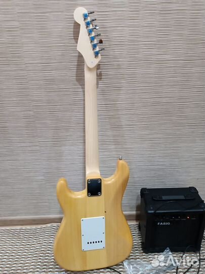 Новая электрогитара с новым комбиком