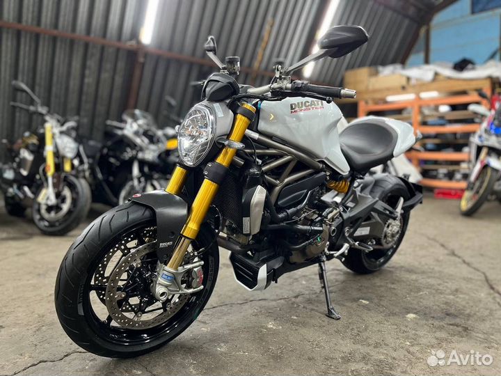 Ducati Monster 1200 S