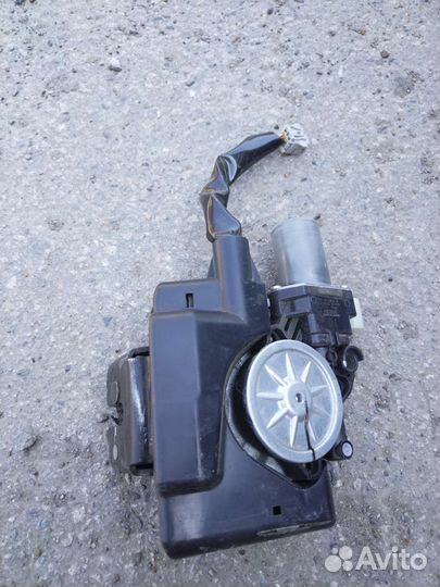 Замок багажника Toyota Fortuner 2