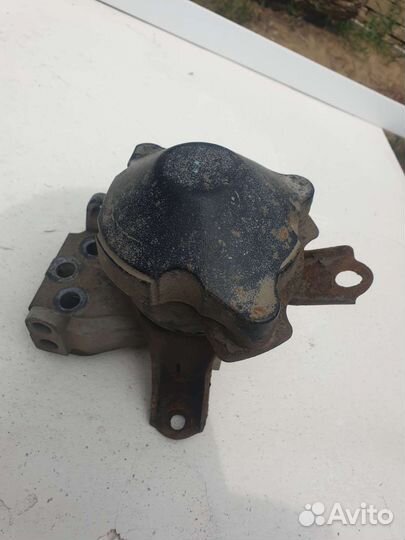 Подушка двигателя