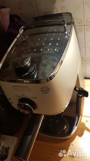 Рожковая кофемашина Delonghi eci341