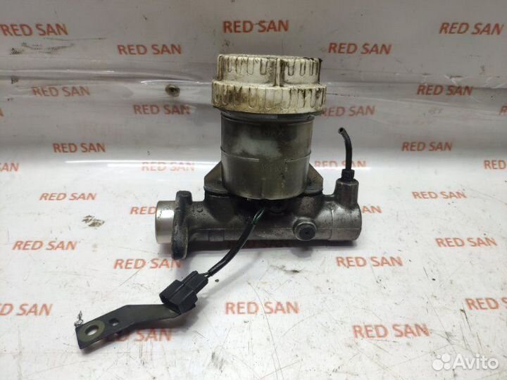 Главный тормозной цилиндр Mitsubishi Pajero Sport