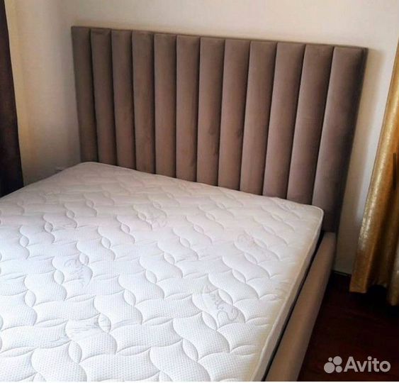 Кровать двухспальная с подъемным механизмом