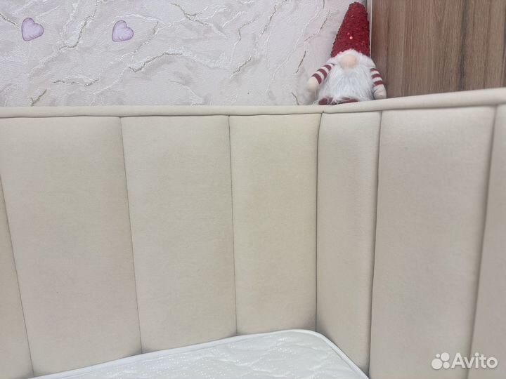 Кровать односпальная с матрасом