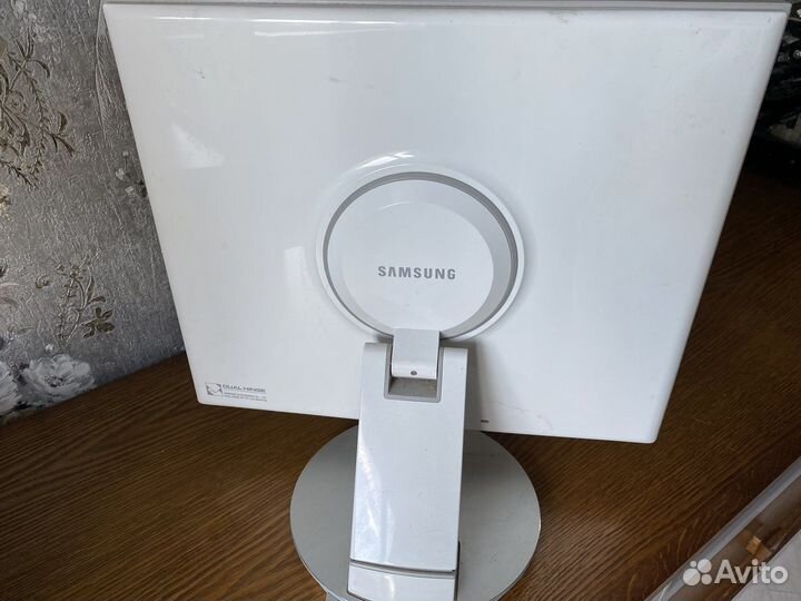 Монитор Samsung