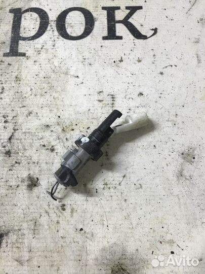 Датчик уровня в бачок омывателя Nissan Pathfinder