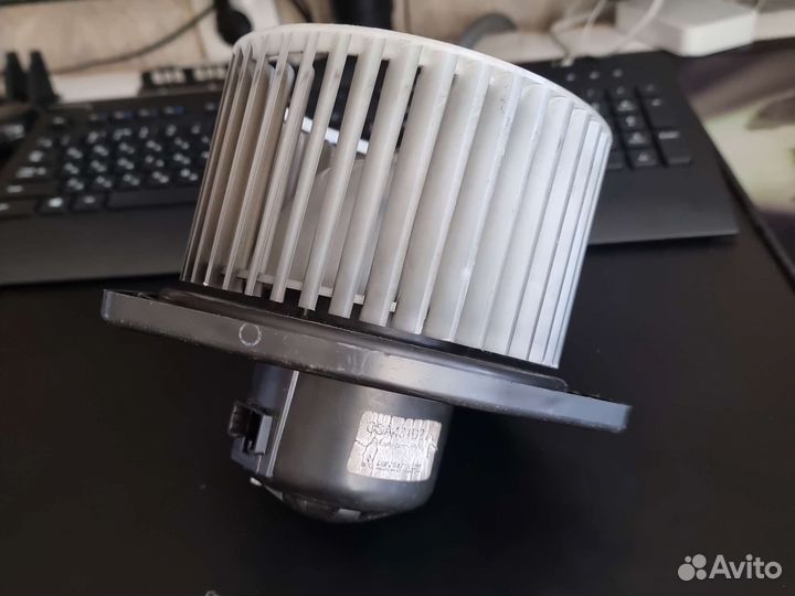 Вентилятор печки оригинал на mitsubishi outlander