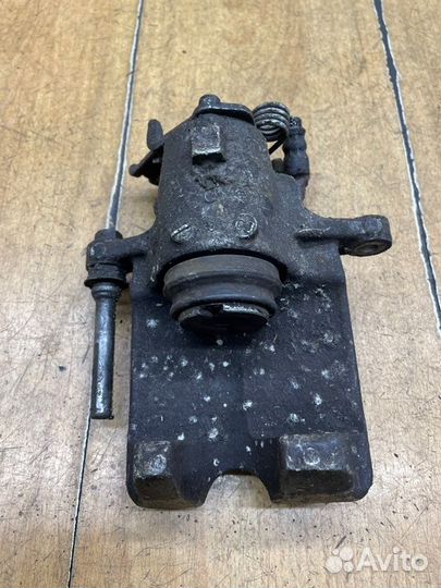 Тормозной суппорт задний правый Opel Insignia
