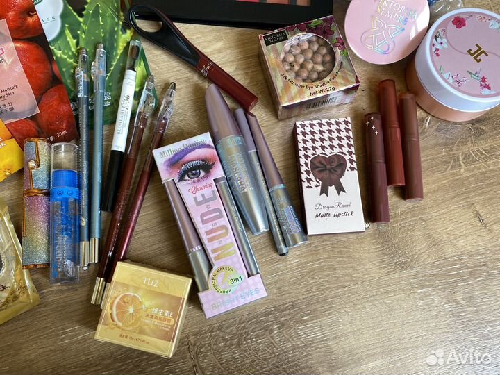 Набор косметики из 29 предметов