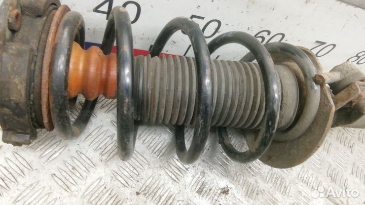 Стойка передняя правая skoda octavia A5 2006-2010